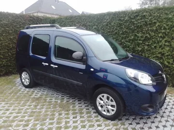Vettore Furgone piccolo Renault Kangoo in Muno Belgio